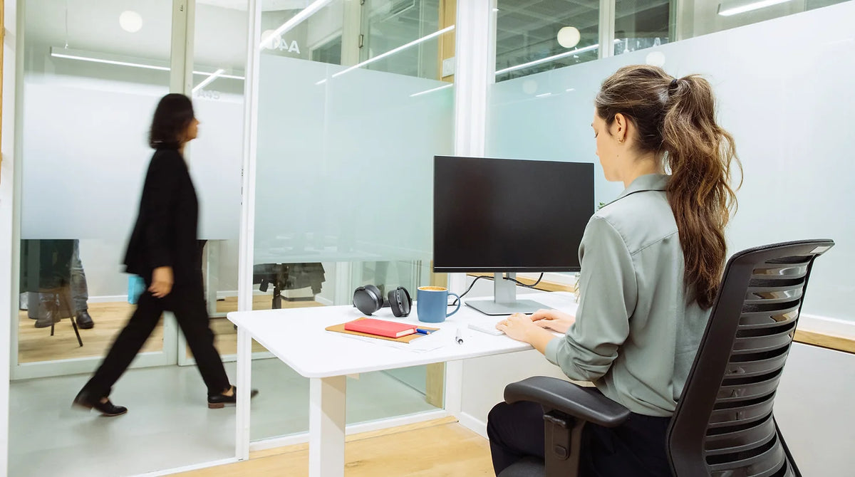 blog post on 10 ways to stay active at your work desk to lead a healthier life